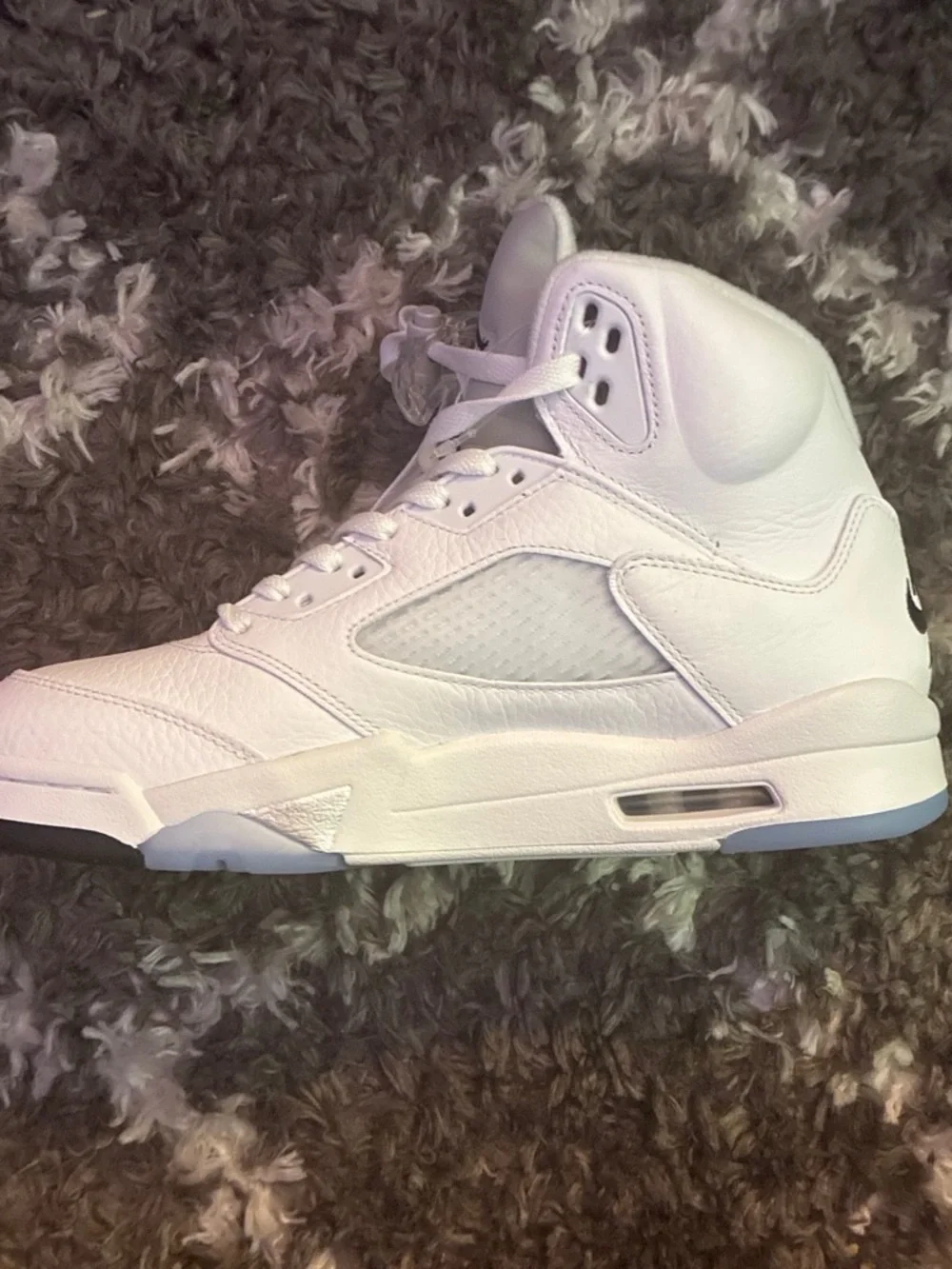 jordan 5 white metallic comes with box and extra lace size 9.5